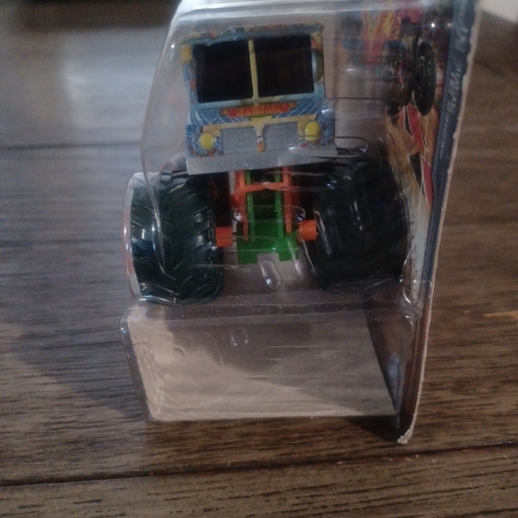 Monster Jam Wasabi Warrior Scale 1:64 Series 31 By Spin Master True Metal - Picture 5 of 10